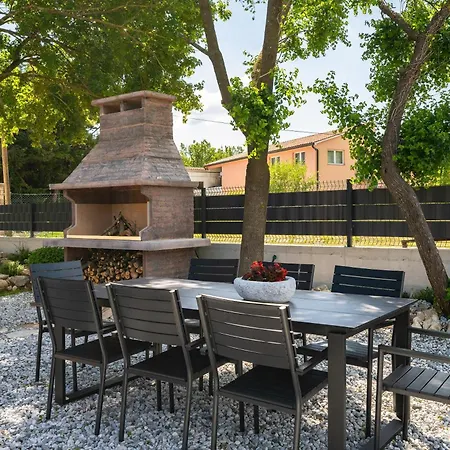 Modern Lizzul A Quiet Countryside Escape *
